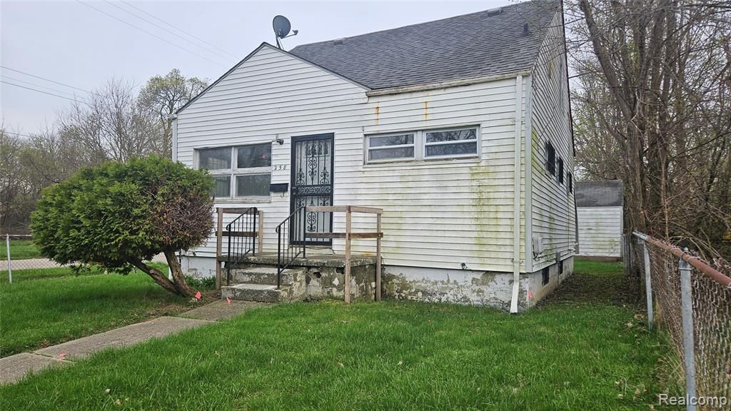 258 E Hobson Avenue, Flint, MI 48505