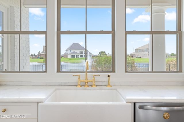 1044 The Lake Drive, Broussard, LA 70518
