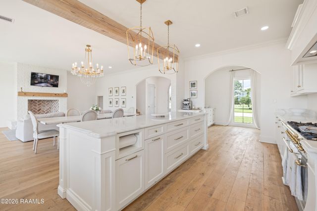 1044 The Lake Drive, Broussard, LA 70518