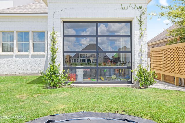 1044 The Lake Drive, Broussard, LA 70518