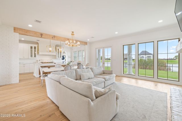 1044 The Lake Drive, Broussard, LA 70518