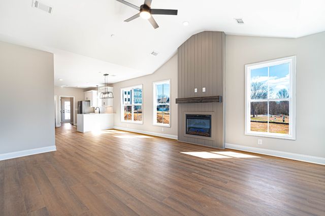 580 Centre St, Pleasant View, TN 37146
