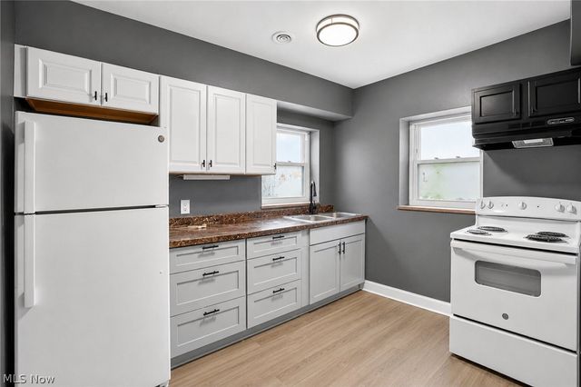 18963 Hilliard Boulevard 2, Rocky River, OH 44116