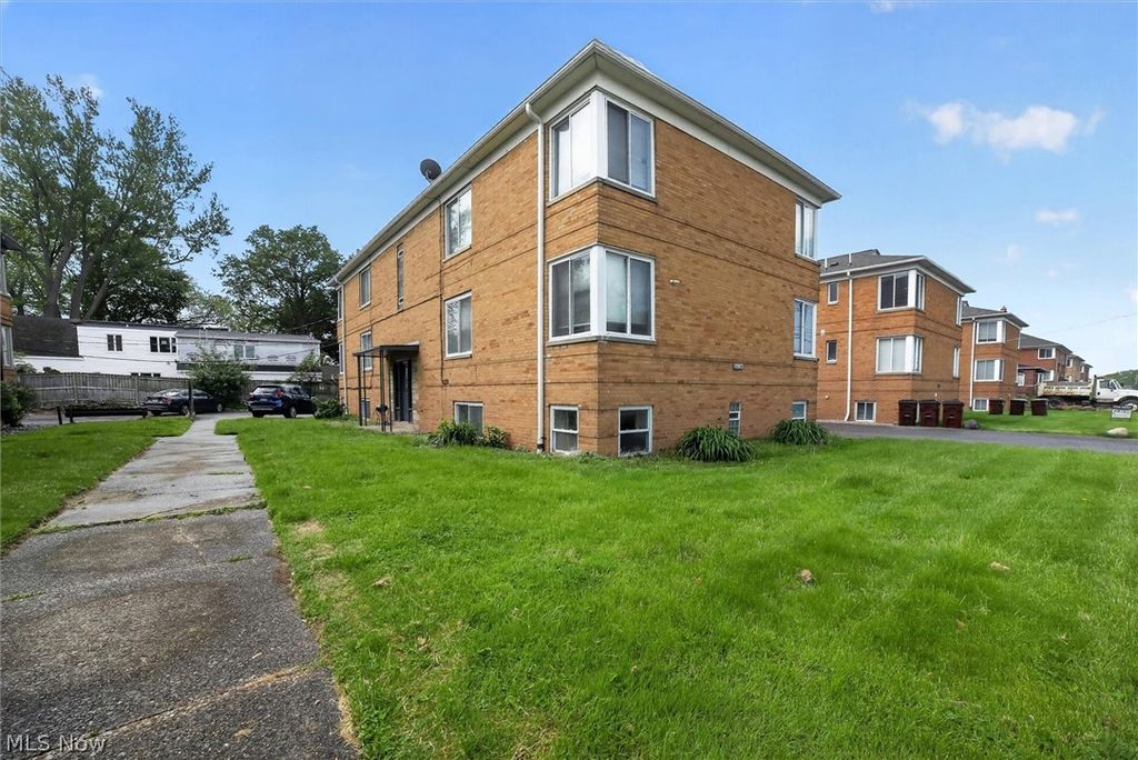 18963 Hilliard Boulevard 2, Rocky River, OH 44116