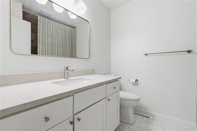 2309 W 104th Street, Leawood, KS 66206