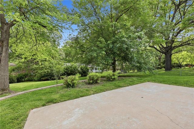 2309 W 104th Street, Leawood, KS 66206