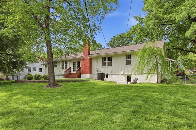 2309 W 104th Street, Leawood, KS 66206