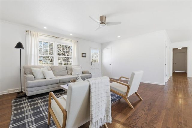 2309 W 104th Street, Leawood, KS 66206