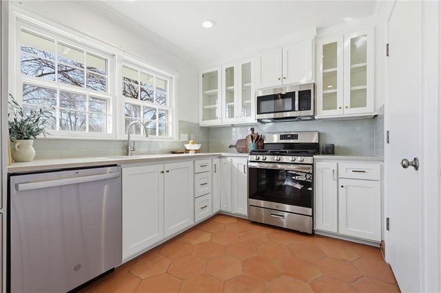 2309 W 104th Street, Leawood, KS 66206