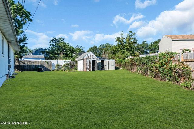 94 Neptune Place, Laurence Harbor, NJ 08879