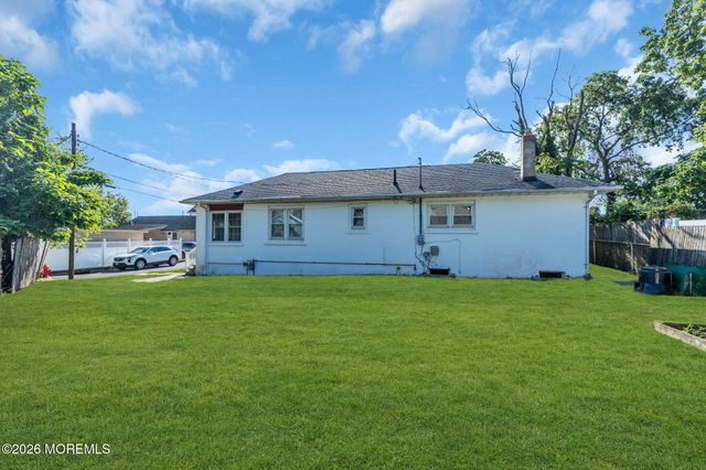 94 Neptune Place, Laurence Harbor, NJ 08879