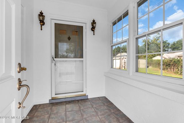 94 Neptune Place, Laurence Harbor, NJ 08879