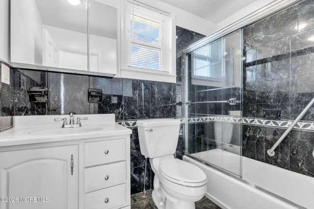 94 Neptune Place, Laurence Harbor, NJ 08879