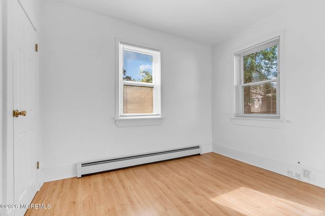 94 Neptune Place, Laurence Harbor, NJ 08879