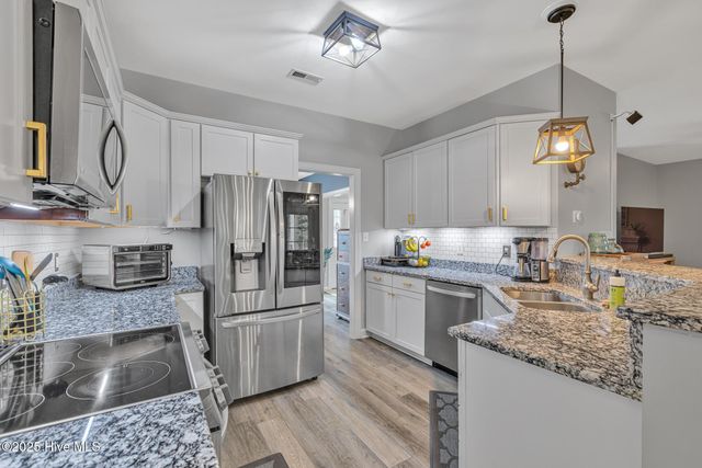 322 Osprey Point Drive, Sneads Ferry, NC 28460