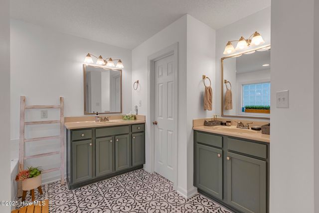322 Osprey Point Drive, Sneads Ferry, NC 28460