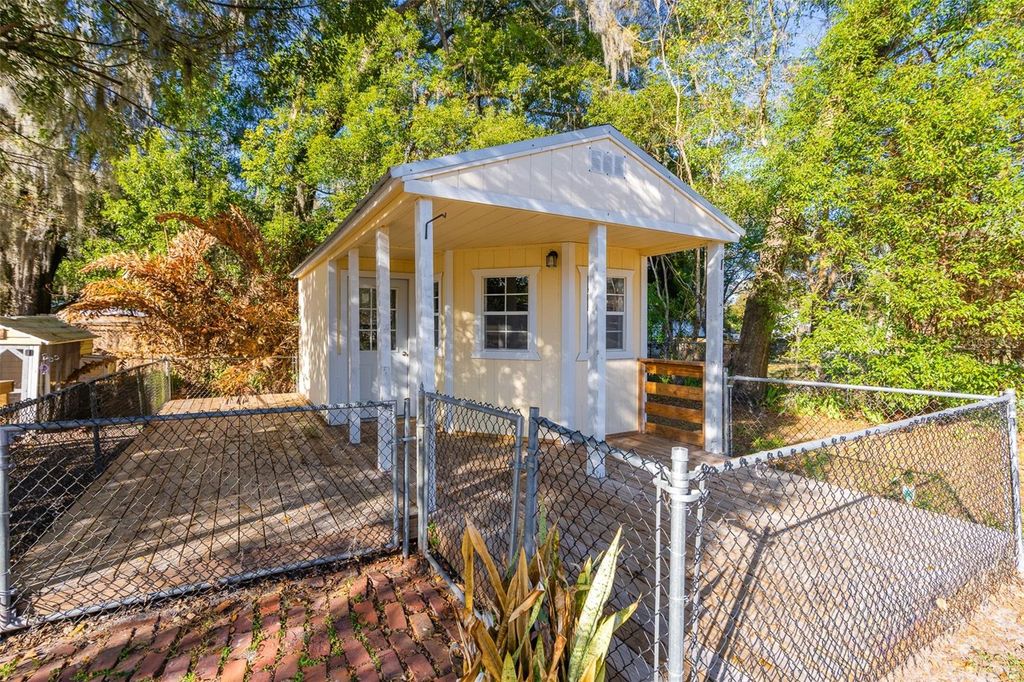 Image 30 of property listing at 130 W PENNSYLVANIA, Lake Helen, FL 32744