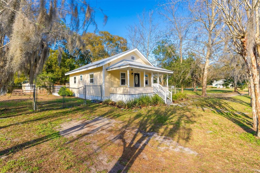 Image 43 of property listing at 130 W PENNSYLVANIA, Lake Helen, FL 32744