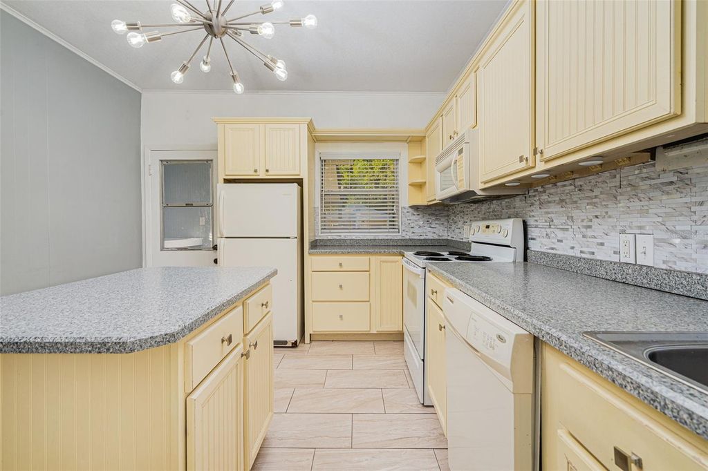 Image 9 of property listing at 130 W PENNSYLVANIA, Lake Helen, FL 32744