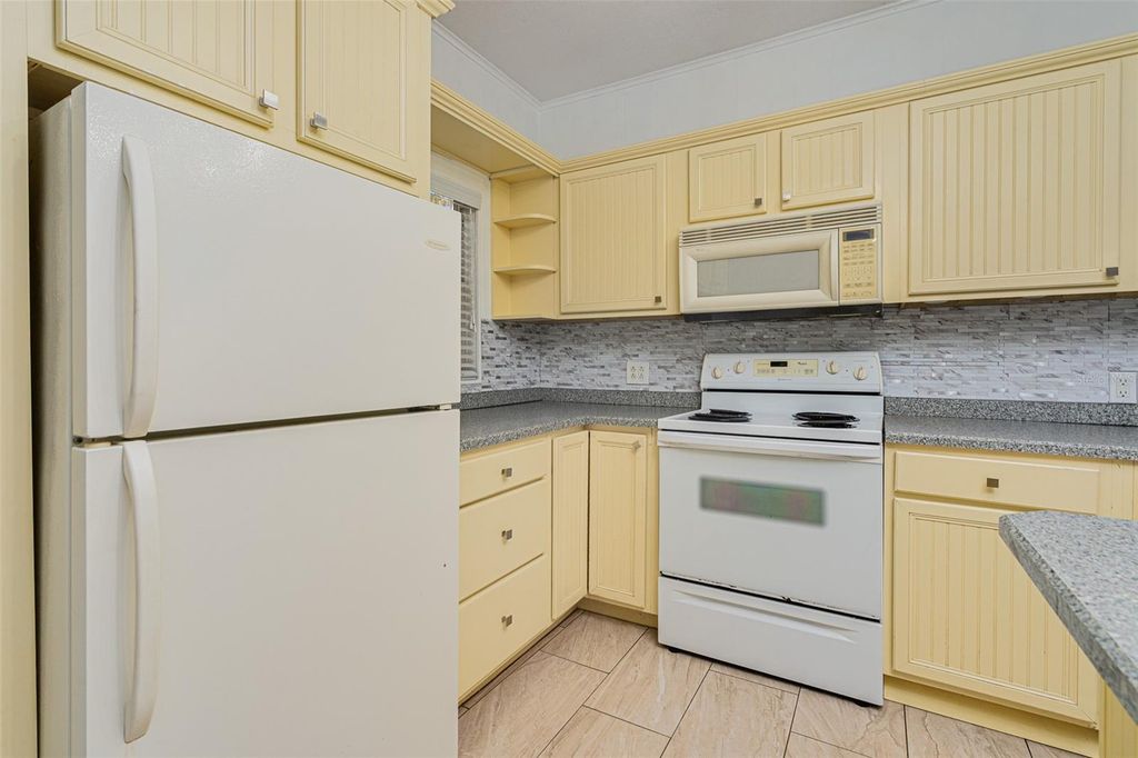 Image 10 of property listing at 130 W PENNSYLVANIA, Lake Helen, FL 32744