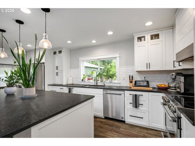 503 Ne BIRCHWOOD Ter, Hillsboro, OR 97124