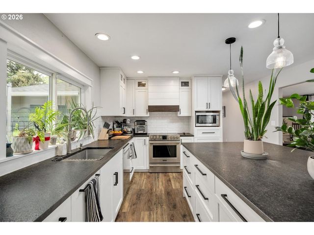 503 Ne BIRCHWOOD Ter, Hillsboro, OR 97124