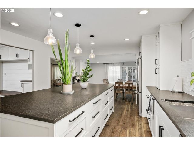 503 Ne BIRCHWOOD Ter, Hillsboro, OR 97124