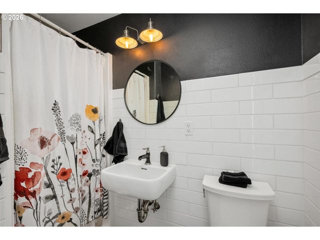 503 Ne BIRCHWOOD Ter, Hillsboro, OR 97124
