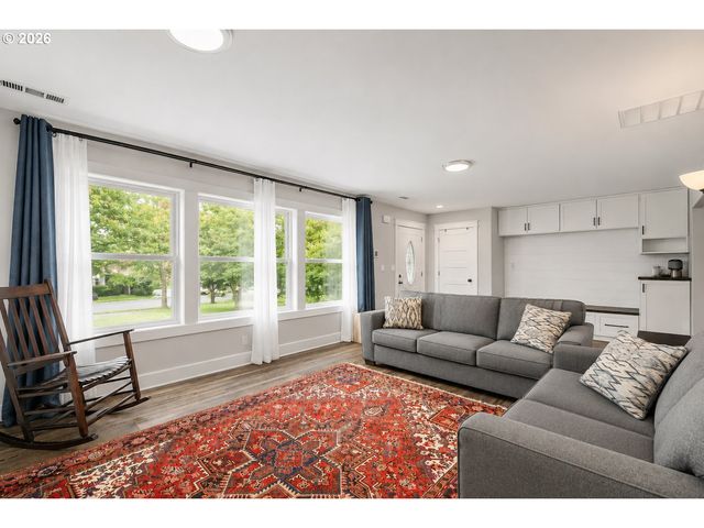 503 Ne BIRCHWOOD Ter, Hillsboro, OR 97124