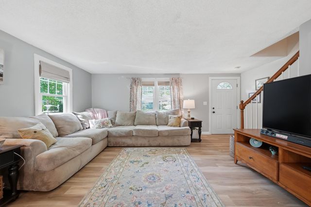 4 Tinker Road, Merrimack, NH 03054