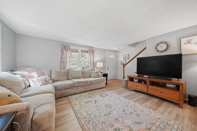 4 Tinker Road, Merrimack, NH 03054