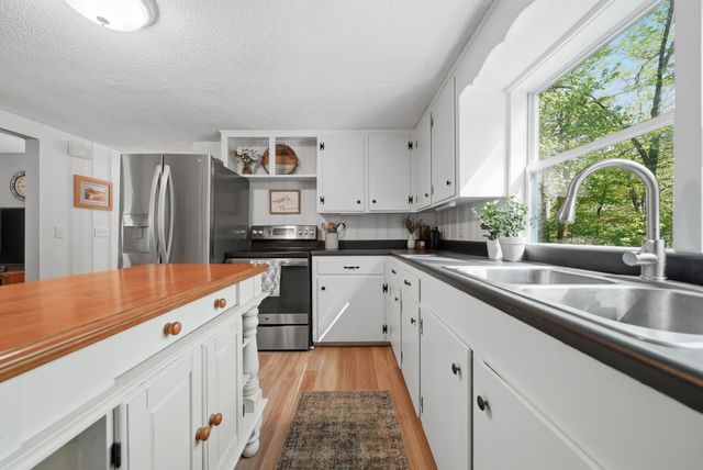 4 Tinker Road, Merrimack, NH 03054