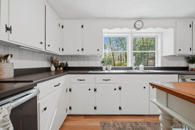 4 Tinker Road, Merrimack, NH 03054