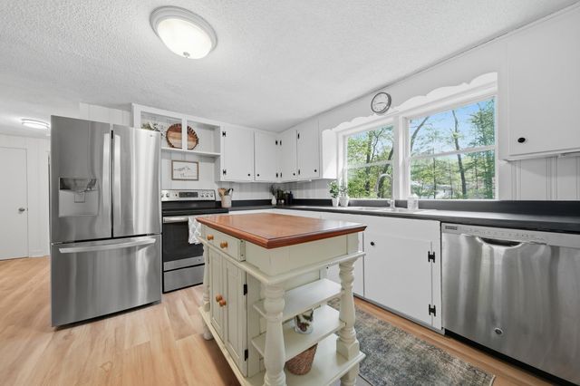 4 Tinker Road, Merrimack, NH 03054