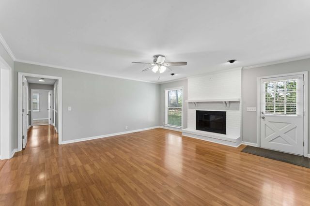 1814 Haynes Dr, Murfreesboro, TN 37129