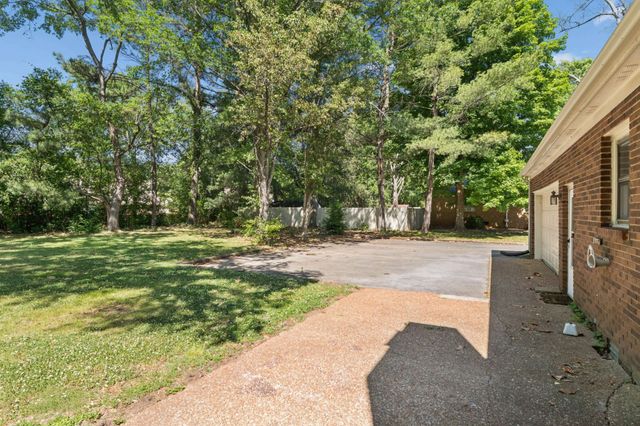 1814 Haynes Dr, Murfreesboro, TN 37129
