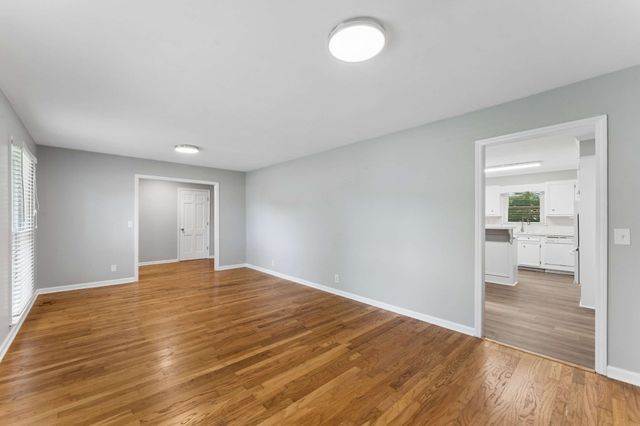 1814 Haynes Dr, Murfreesboro, TN 37129
