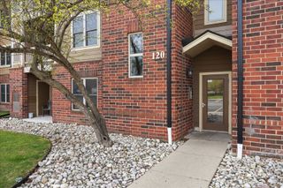 120 Glengarry Drive 212, Bloomingdale, IL 60108