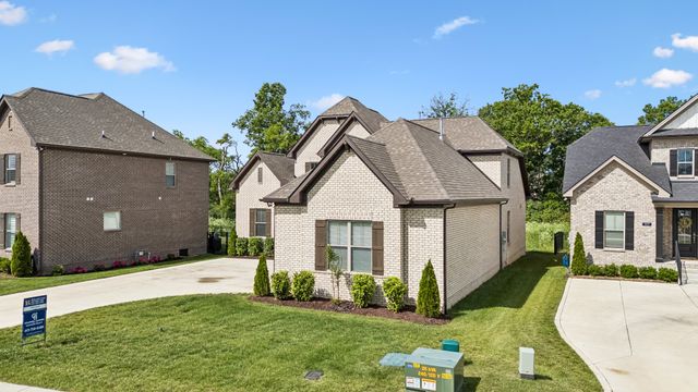 105 Hayden Ln, Gallatin, TN 37066