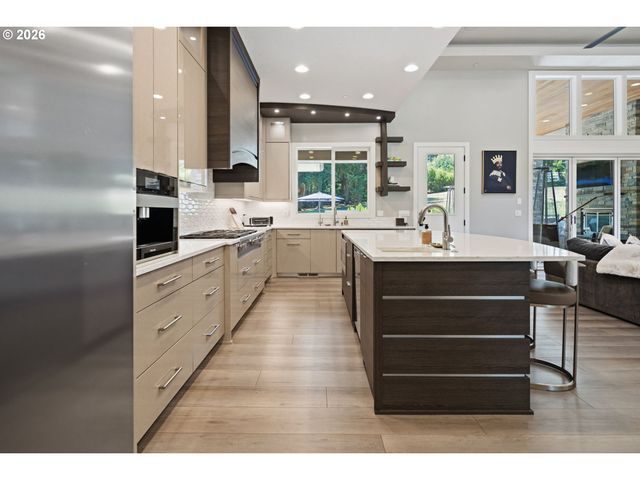 27207 Sw PETES MOUNTAIN Rd, West Linn, OR 97068