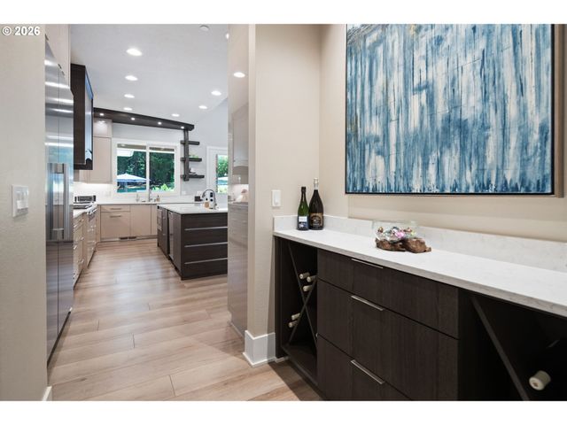 27207 Sw PETES MOUNTAIN Rd, West Linn, OR 97068