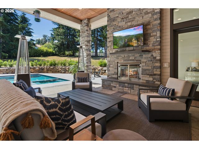 27207 Sw PETES MOUNTAIN Rd, West Linn, OR 97068