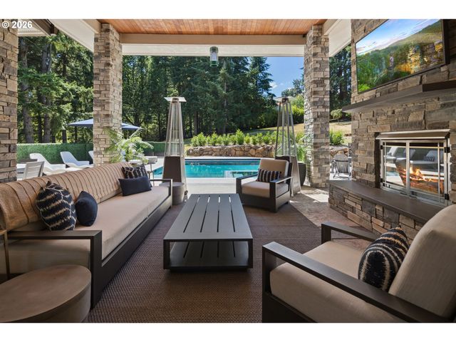 27207 Sw PETES MOUNTAIN Rd, West Linn, OR 97068