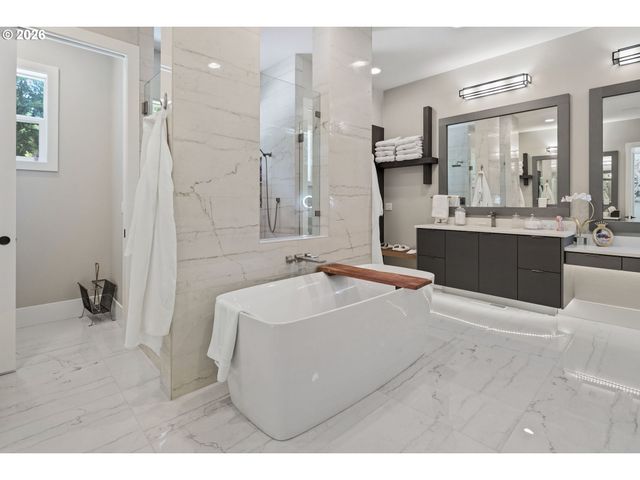 27207 Sw PETES MOUNTAIN Rd, West Linn, OR 97068