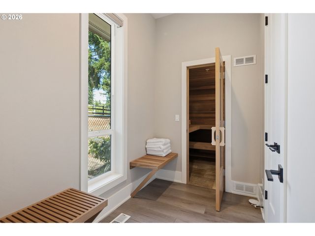 27207 Sw PETES MOUNTAIN Rd, West Linn, OR 97068
