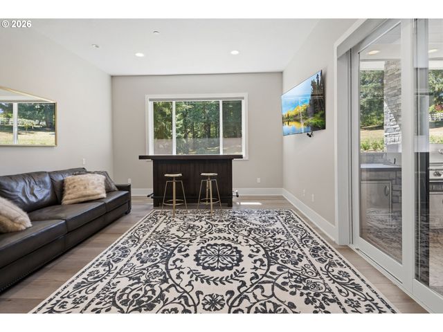 27207 Sw PETES MOUNTAIN Rd, West Linn, OR 97068