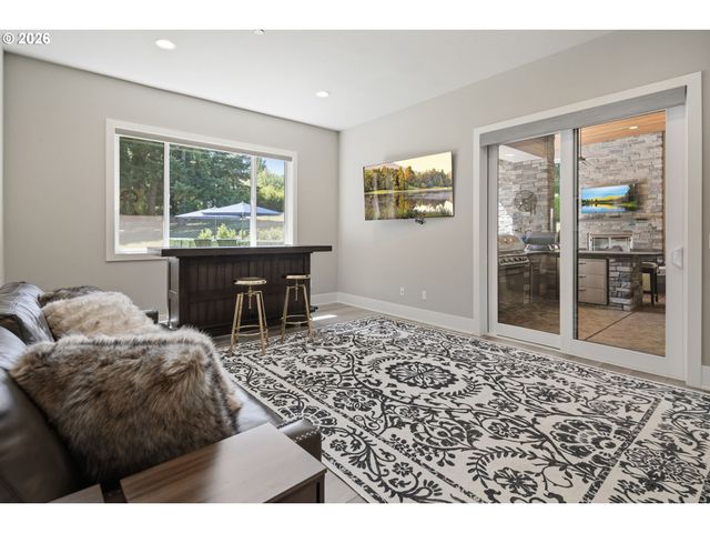27207 Sw PETES MOUNTAIN Rd, West Linn, OR 97068