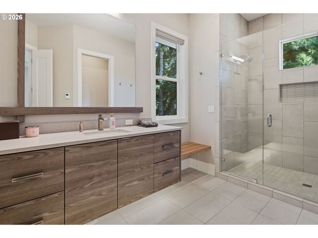 27207 Sw PETES MOUNTAIN Rd, West Linn, OR 97068