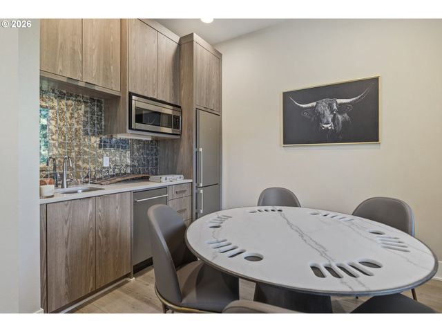 27207 Sw PETES MOUNTAIN Rd, West Linn, OR 97068