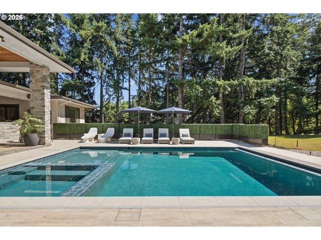 27207 Sw PETES MOUNTAIN Rd, West Linn, OR 97068